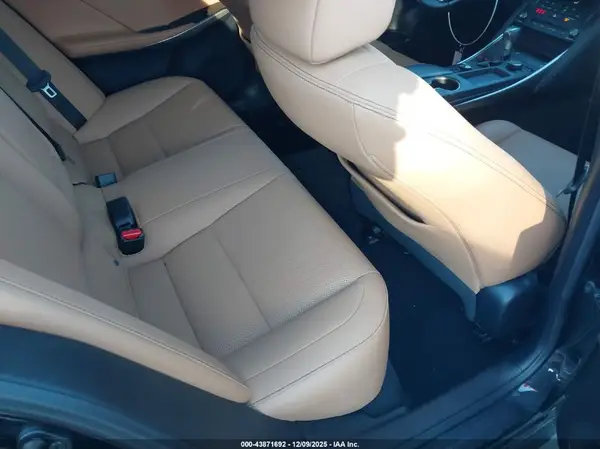 JTHD81F23L5040359 2020 LEXUS IS - Image 8
