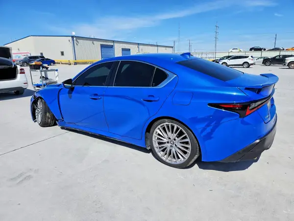 JTHDA1D20N5120471 2022 LEXUS IS - Image 2