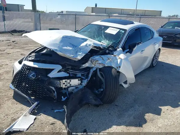 JTHDA1D20S5133300 2025 LEXUS IS - Image 2