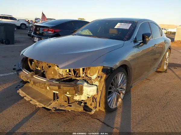 JTHDA1D21N5121936 2022 LEXUS IS - Image 2
