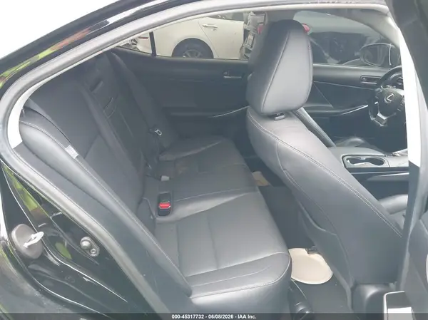 JTHDA1D25L5107034 2020 LEXUS IS - Image 8
