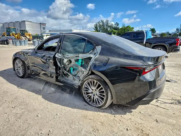 JTHDA1D29P5125915 2023 LEXUS IS - Image 2