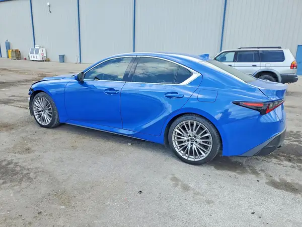 JTHDA1D2XN5119487 2022 LEXUS IS - Image 2