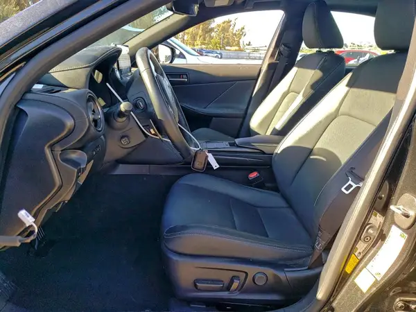 2024 LEXUS IS auction photo 7