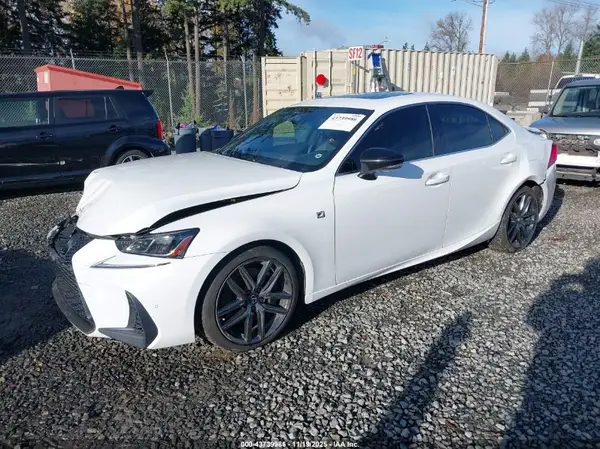 JTHG81F20L5041885 2020 LEXUS IS - Image 2