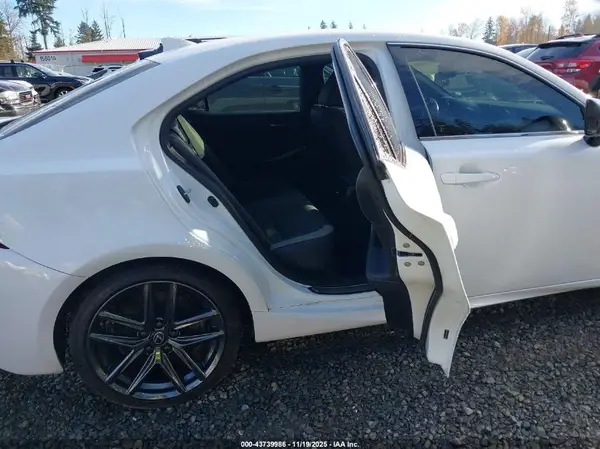 JTHG81F20L5041885 2020 LEXUS IS - Image 8