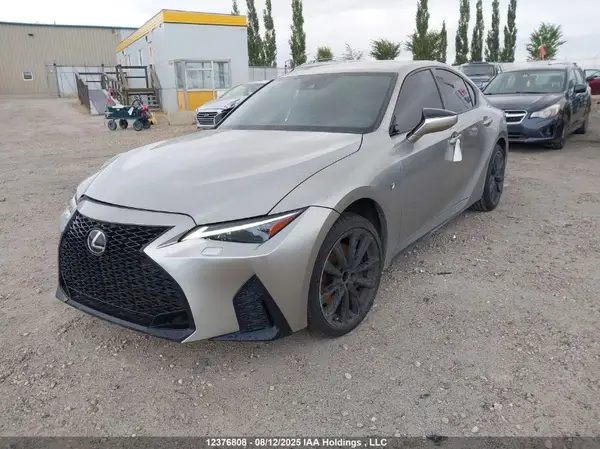 JTHG81F22N5049571 2022 LEXUS IS - Image 2
