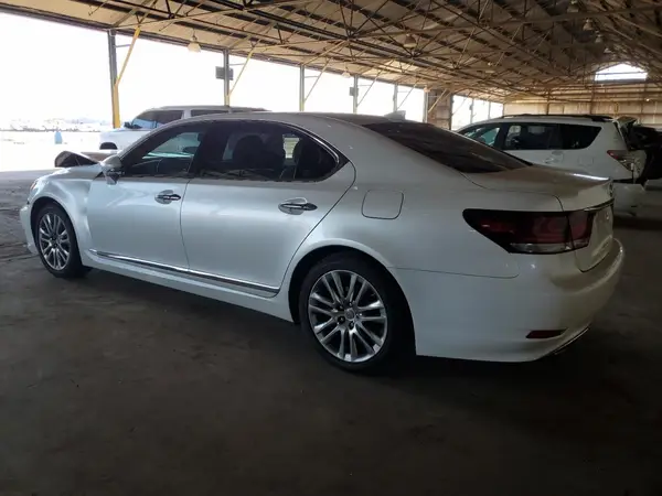JTHGL5EF7G5056092 2016 LEXUS LS - Image 2