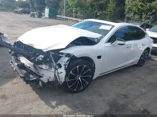 JTHGYLGF8N5002462 2022 LEXUS LS - Image 2
