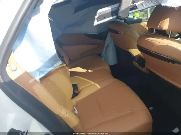JTHGYLGF8N5002462 2022 LEXUS LS - Image 8
