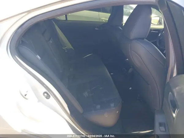 JTHGZ1B22N5051582 2022 LEXUS IS - Image 8