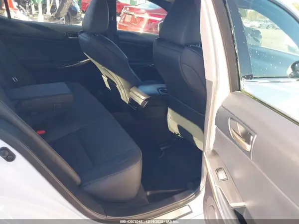 JTHGZ1B25L5035955 2020 LEXUS IS - Image 8