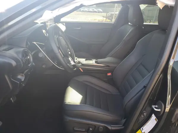 2025 LEXUS IS auction photo 7