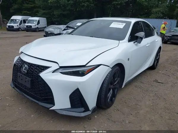 JTHGZ1E24M5020909 2021 LEXUS IS - Image 2