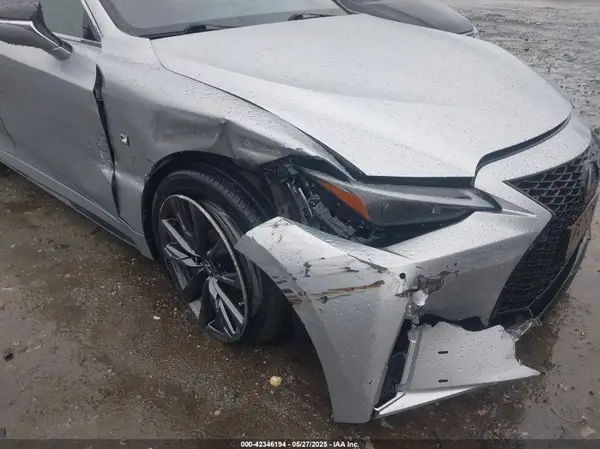 2022 LEXUS IS auction photo 6
