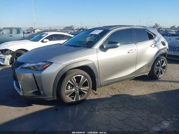 JTHL9JBH7M2045540 2021 LEXUS UX - Image 2
