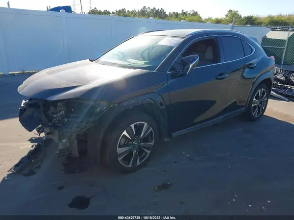 JTHP3JBH5L2024042 2020 LEXUS UX - Image 2