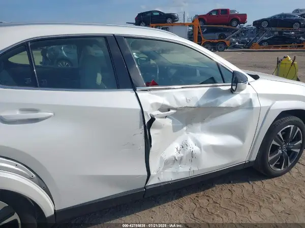 2022 LEXUS UX auction photo 6