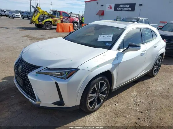 JTHP3JBH8N2047429 2022 LEXUS UX - Image 2