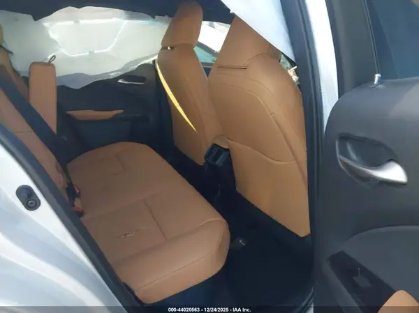 JTHP6JBH5R2192019 2024 LEXUS UX - Image 8