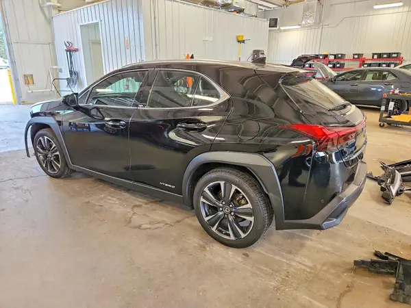 JTHP9JBH4M2041981 2021 LEXUS UX - Image 2