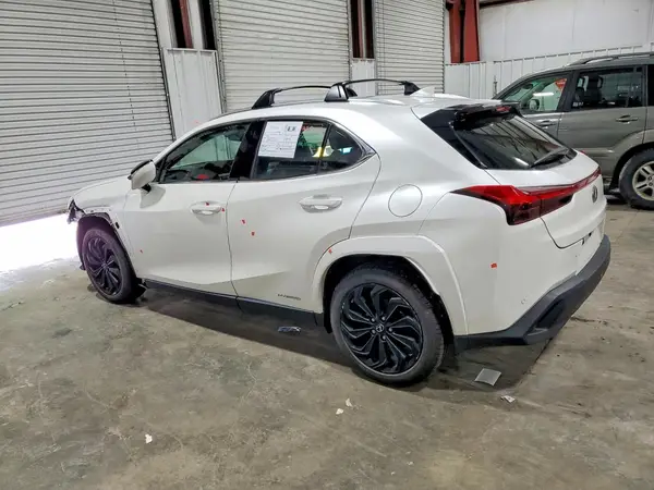 JTHP9JBH4N2062444 2022 LEXUS UX - Image 2