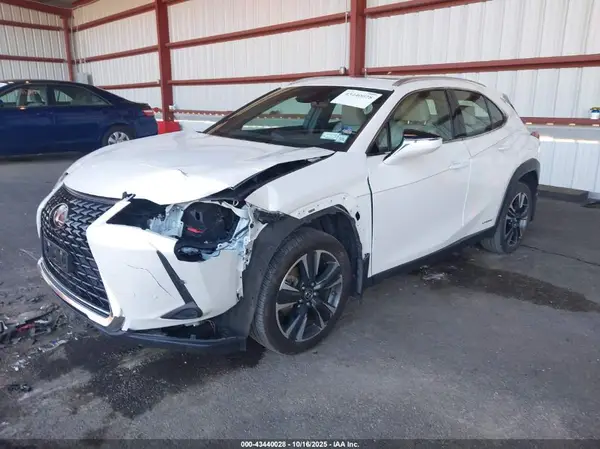 JTHP9JBH7M2050030 2021 LEXUS UX - Image 2