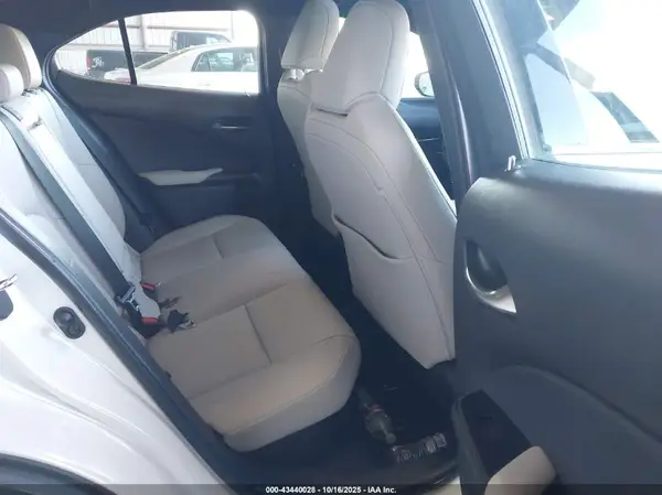 JTHP9JBH7M2050030 2021 LEXUS UX - Image 8