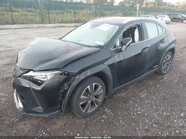 JTHP9JBH9M2041796 2021 LEXUS UX - Image 2