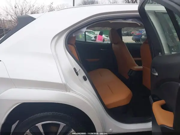 JTHP9JBHXN2058642 2022 LEXUS UX - Image 8