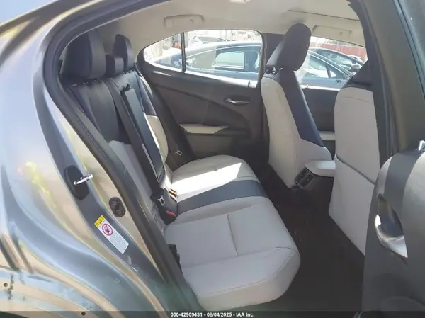 JTHU9JBH0K2010193 2019 LEXUS UX - Image 8