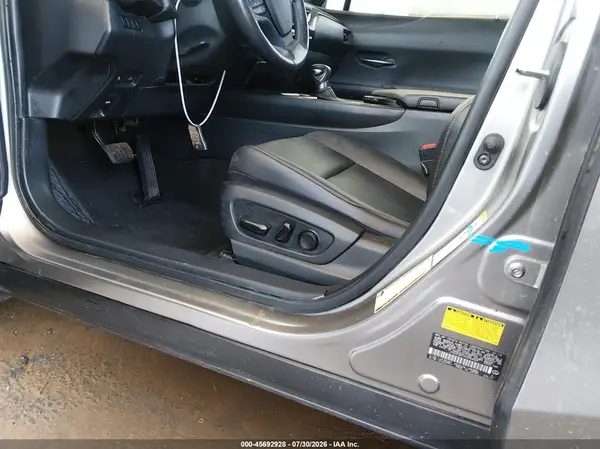 2019 LEXUS UX auction photo 6