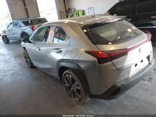 2019 LEXUS UX IAAI lot 43244401 auction photo 3