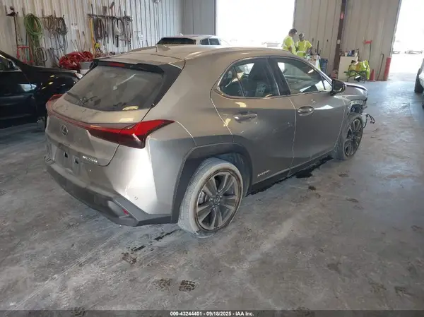 2019 LEXUS UX IAAI lot 43244401 auction photo 4