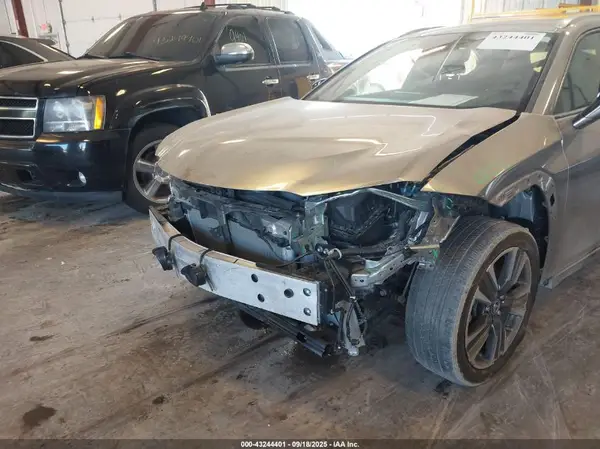 2019 LEXUS UX IAAI lot 43244401 auction photo 6