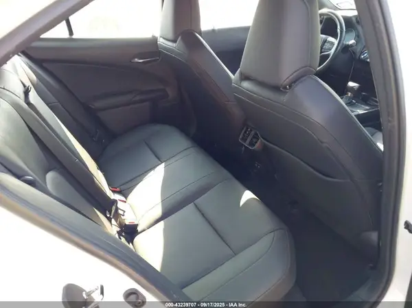 JTHU9JBH3K2000516 2019 LEXUS UX - Image 8