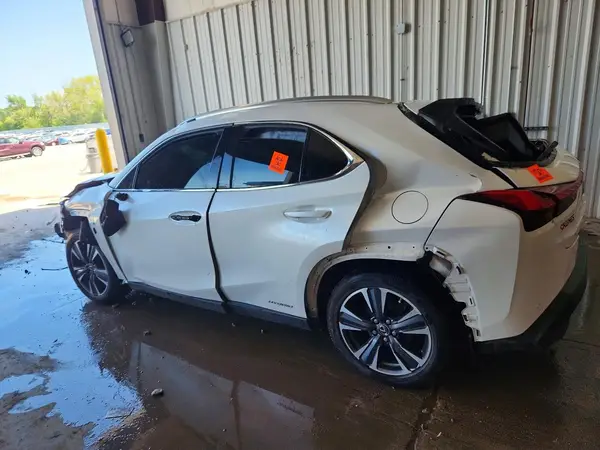 JTHU9JBH5K2017365 2019 LEXUS UX - Image 2