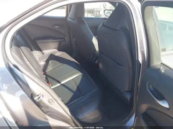 JTHX3JBH3M2032741 2021 LEXUS UX - Image 8