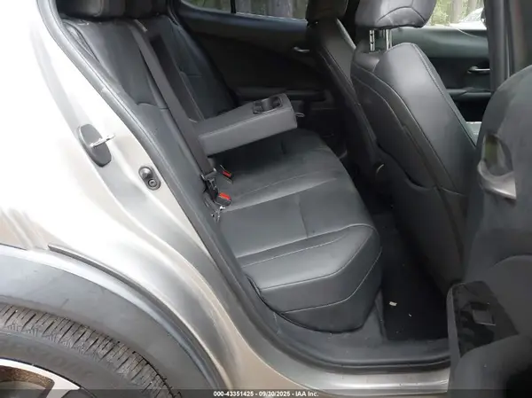 JTHX3JBH8M2036171 2021 LEXUS UX - Image 8