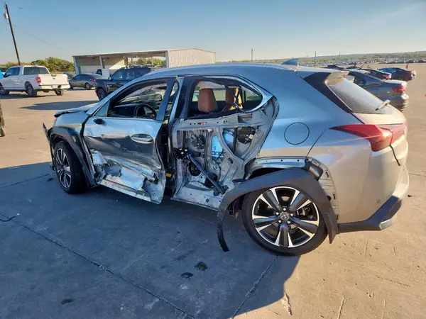 JTHX3JBH8N2049505 2022 LEXUS UX - Image 2