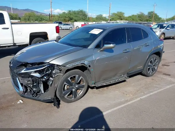 JTHX6JBH0L2046585 2020 LEXUS UX - Image 2