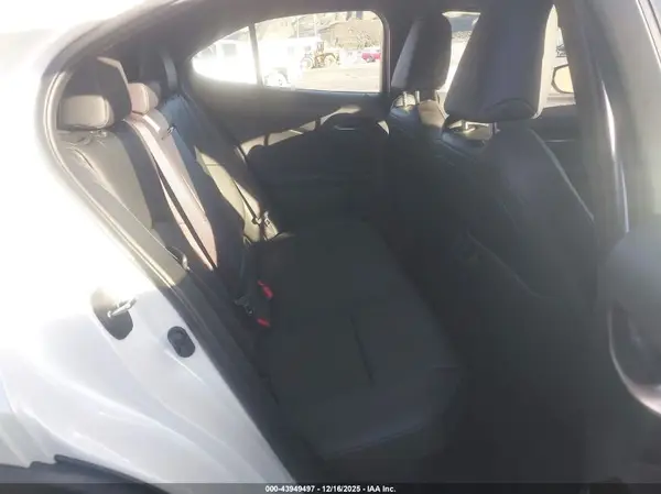 JTHX6JBH0R2190243 2024 LEXUS UX - Image 8