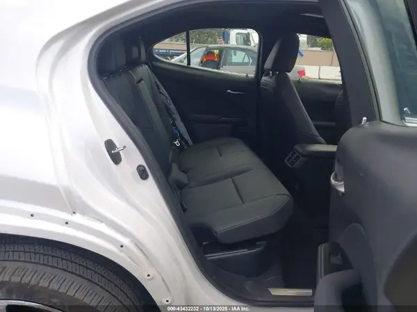 JTHX6JBH2R2163545 2024 LEXUS UX - Image 8