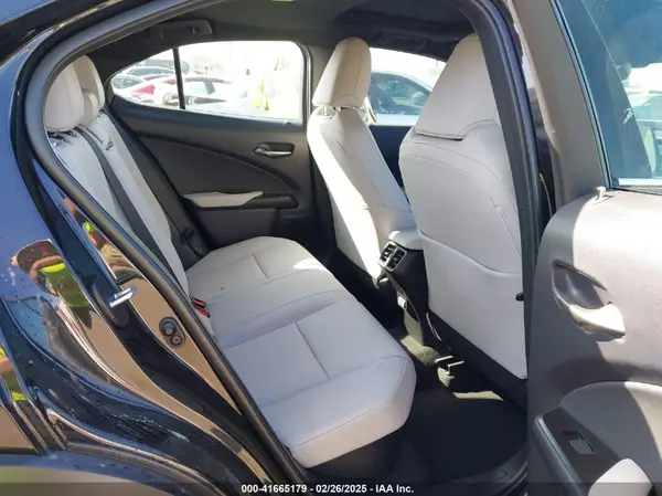 JTHX6JBH7R2162231 2024 LEXUS UX - Image 8