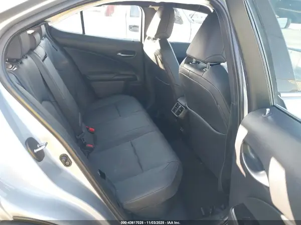 JTHX6JBHXR2189763 2024 LEXUS UX - Image 8
