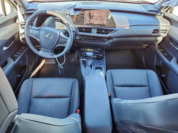 JTHX6JBHXR2193117 2024 LEXUS UX - Image 8