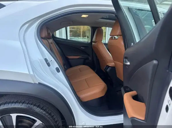 JTHX9JBH0M2039063 2021 LEXUS UX - Image 8