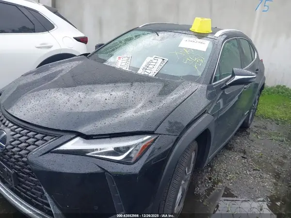 JTHX9JBH1N2056066 2022 LEXUS UX - Image 2