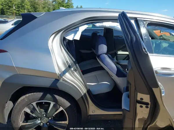 JTHX9JBH4N2055882 2022 LEXUS UX - Image 8