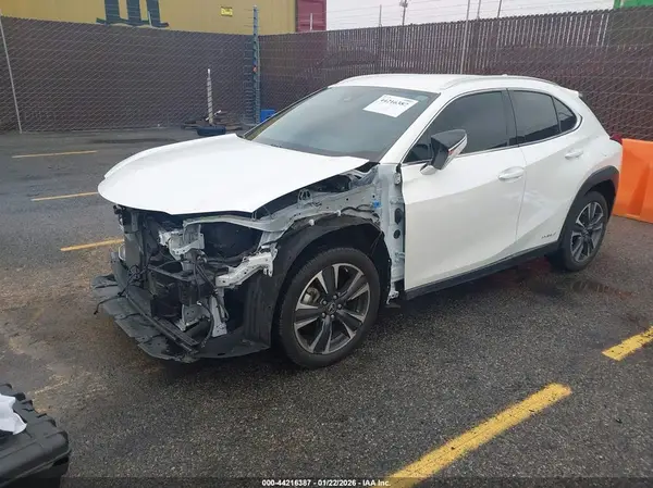 JTHX9JBH9L2035902 2020 LEXUS UX - Image 2